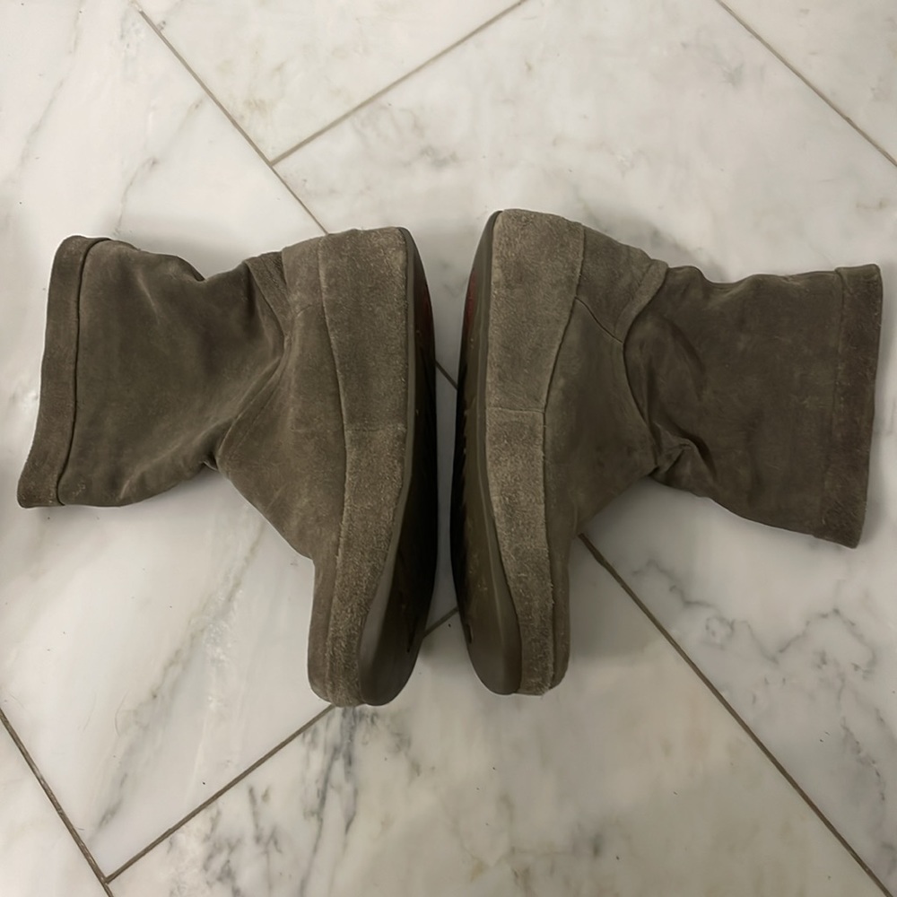 FitFlop, size 9, Crush, taupe suede slouch wedge boot, comfortable warm soft EUC - Picture 10 of 14
